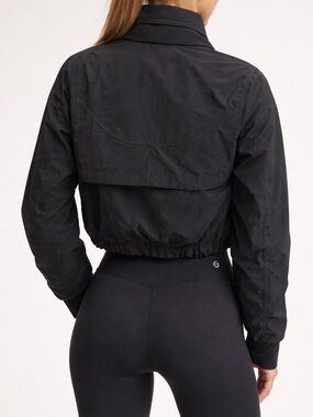 Lululemon Cropped Jacket Size Small Black hidden Hooded Windbreaker Zip Athletic